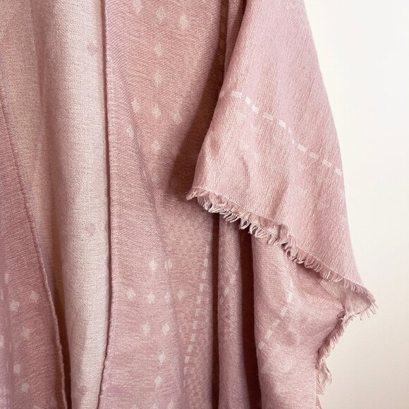 Blush Pink Lightweight Kimono Shawl with Fringe Detail M/L - Picture 2 of 4